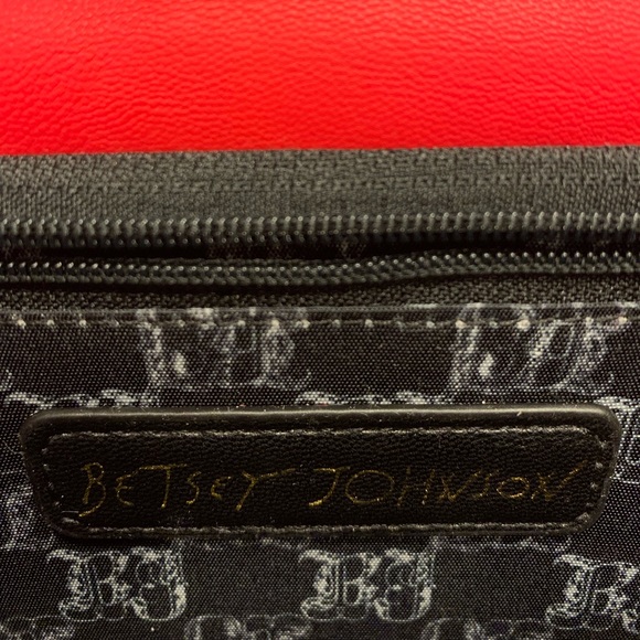 Betsey Johnson - NWOT - Crossbody Bag - Picture 5 of 6